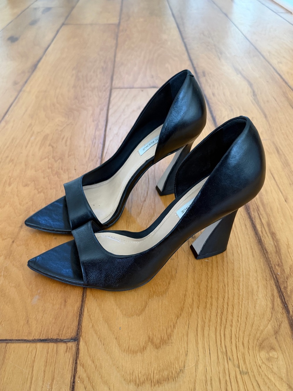 Saks Fifth Avenue D’Orsay Heels size 8